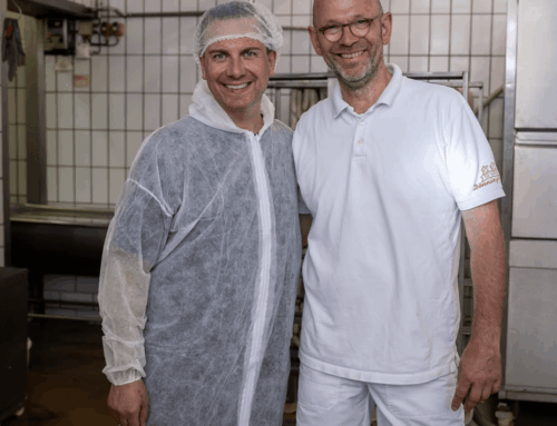 Tim Rauhe sucht die beste Currywurst